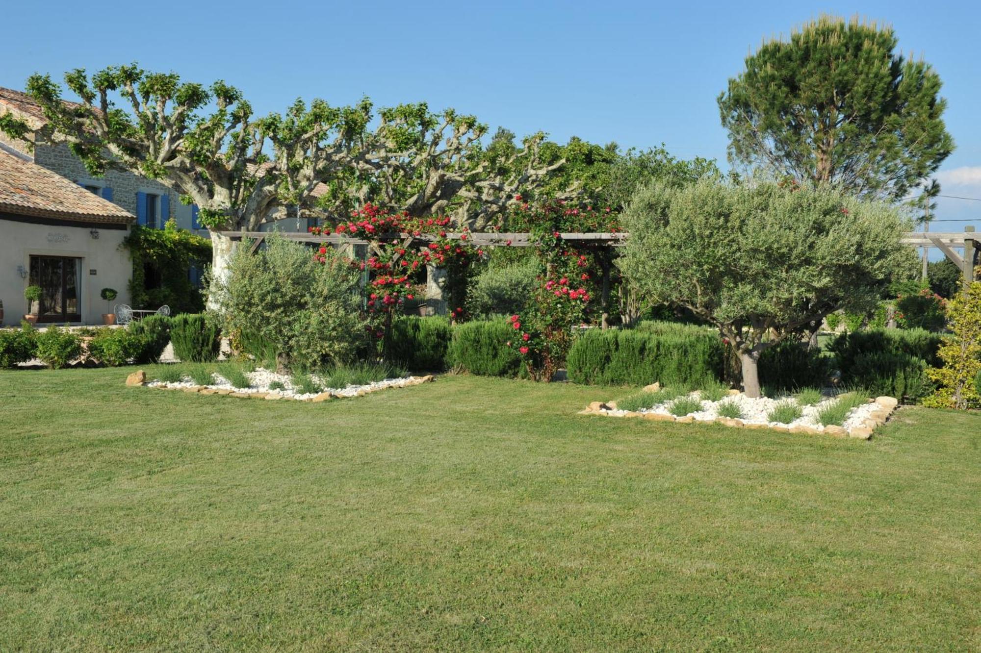 Le Mas Terre Des Anges Sarrians Exterior photo